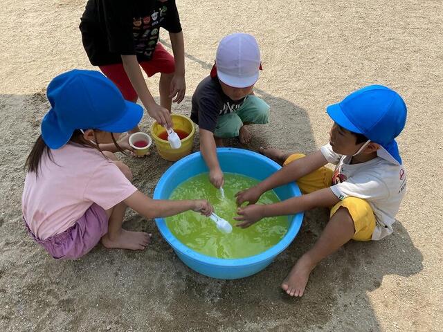 色水あそび(本園 年長)