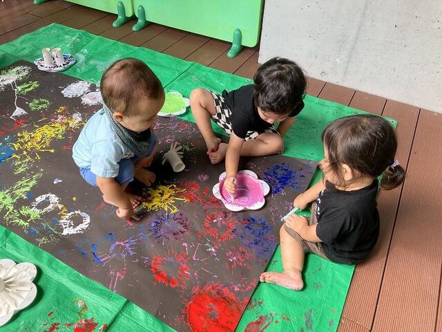 絵の具あそび (本園もも２)