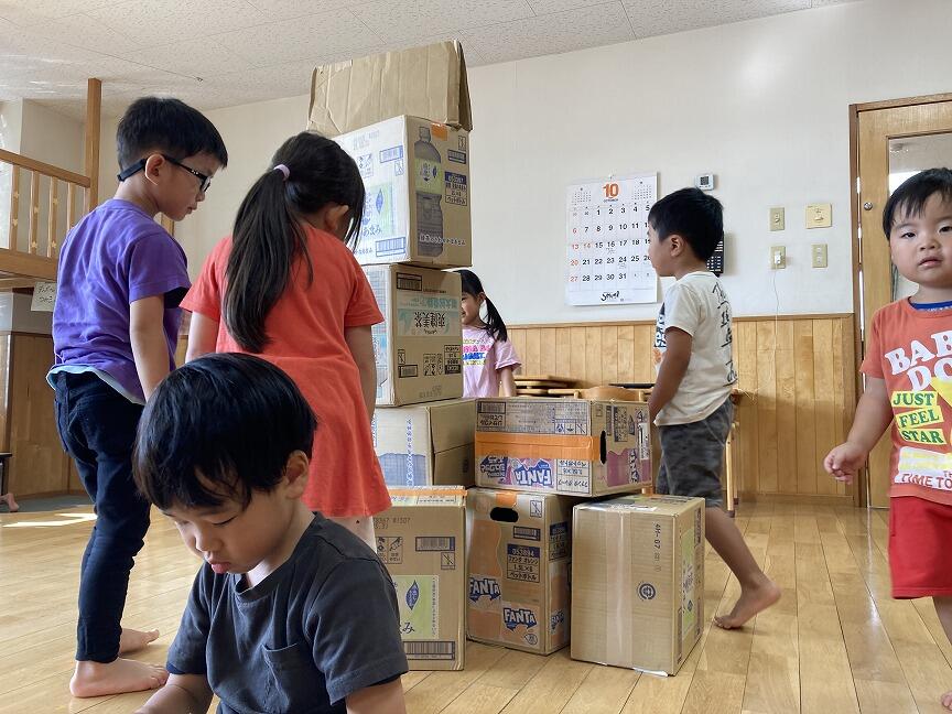 段ボールあそび (本園 年長)