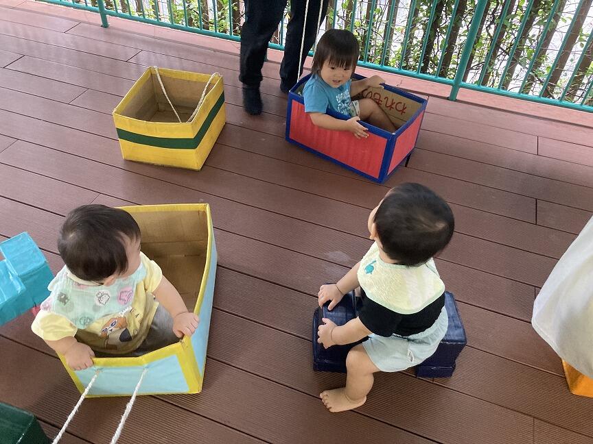 テラスで(本園 もも１)