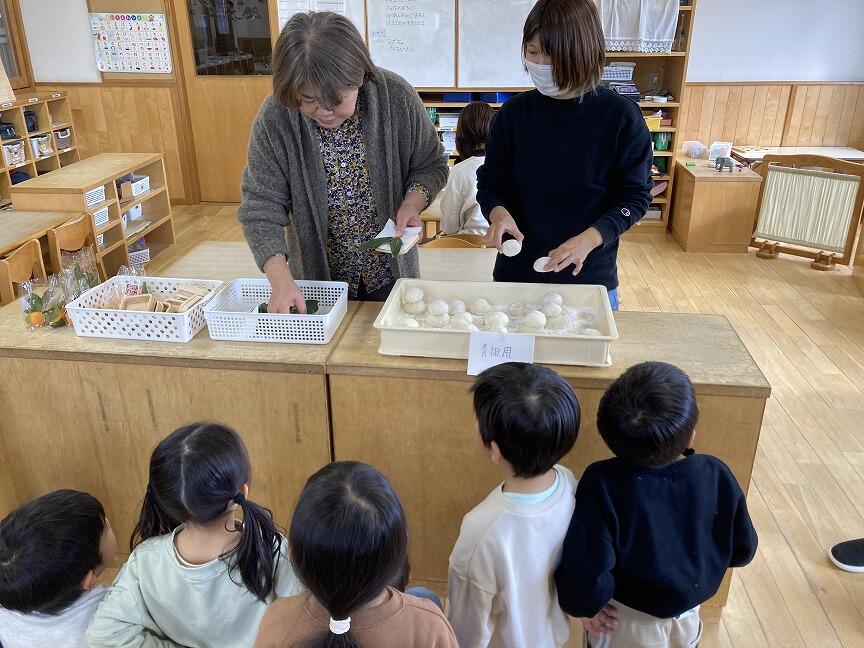 鏡餅飾り付け(本園 青)