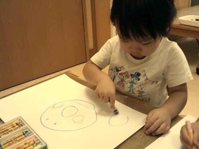 クレヨンでお絵かきをしました。　（分園）