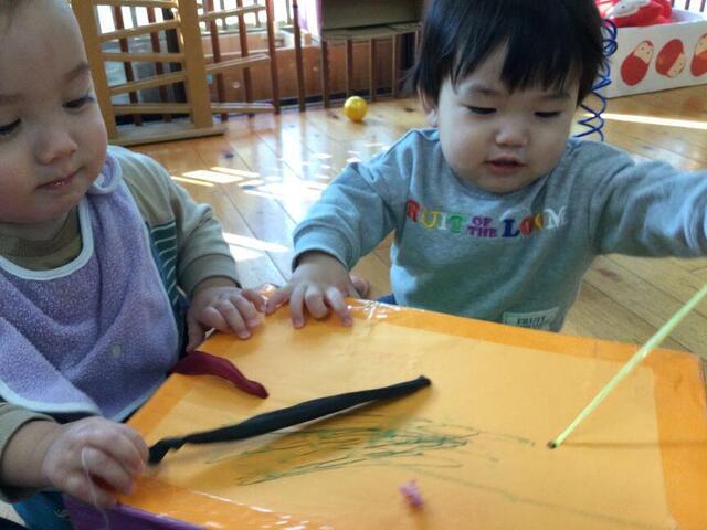 お友だちや保育士と（本園もも）