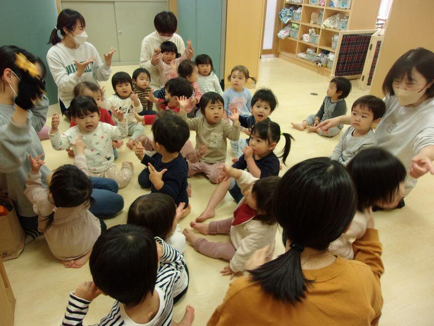 「ポカポカ陽気に誘われて...」（分園）