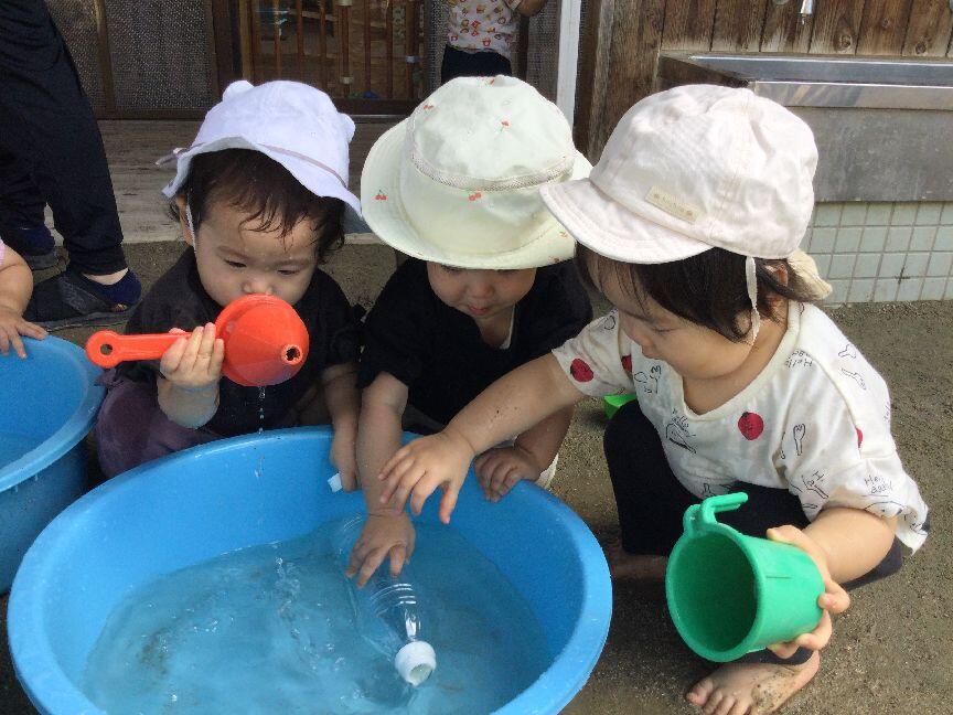 「水あそび楽しいね！」　(本園もも組)