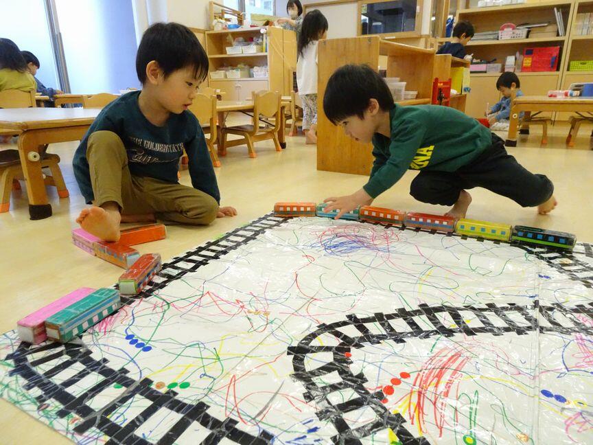 「電車をしたり・・・」(分園）