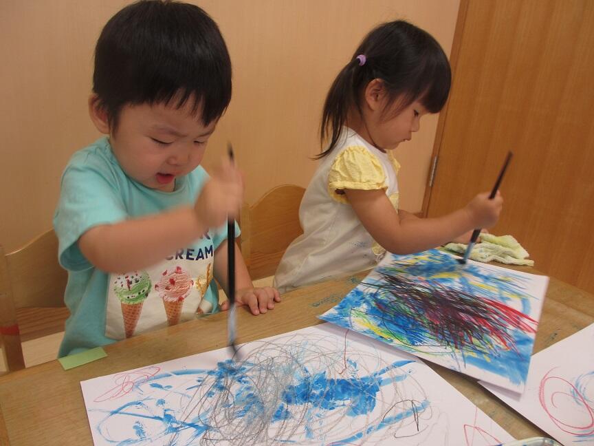 はじき絵をして遊びました。　（分園）