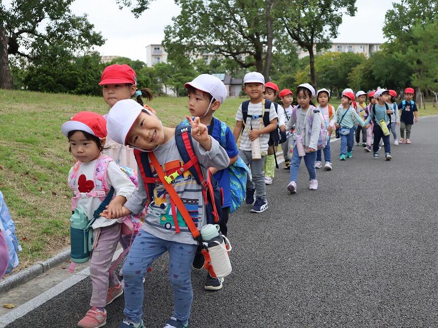 「年長は遠足に行きました」（年長）